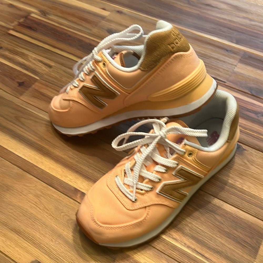 New Balance 574, Women 8.5, Color: Mango